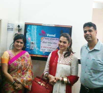 napkin-vending-machine-actress-isha-kopikar-inauguration-mumbai